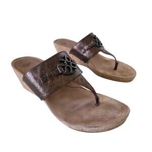 UGG Metallic Bronze Leather Cork Wedge Thong Sandals Women Size 8 Comfort
